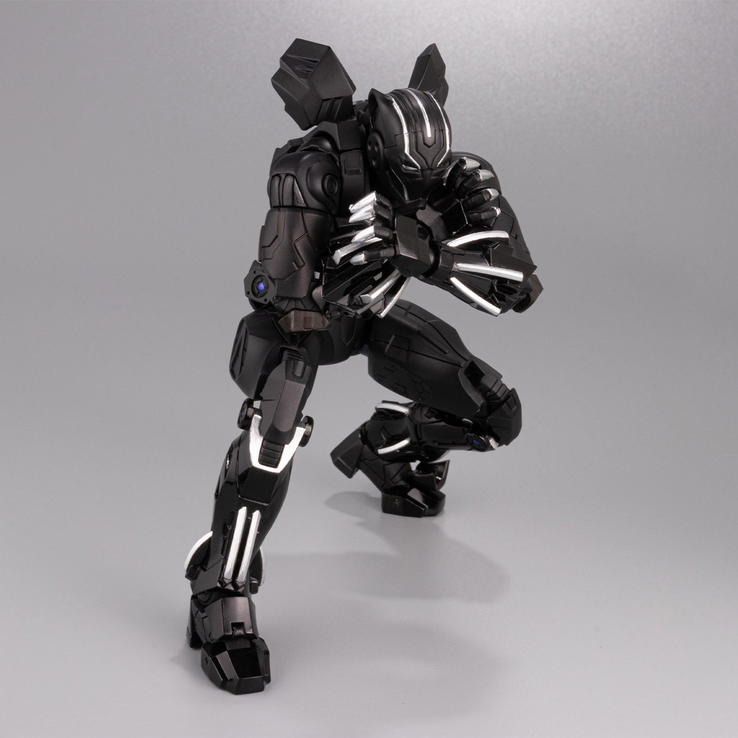 FIGHTING ARMOR Black Panther